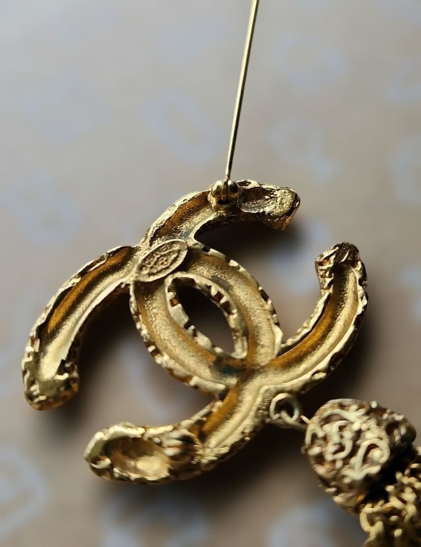 CHANEL シャネル　ブローチ　ココマーク　溶岩