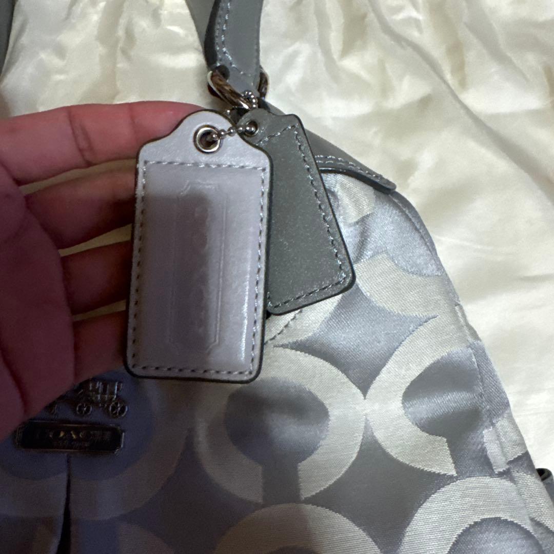 コーチ　オプアートシルバー　ハンドバッグ
