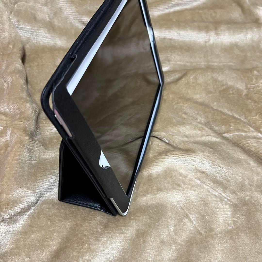 【美品】Apple iPad 第7世代Wi-Fiモデル シルバー32GBカバー付
