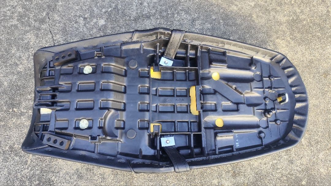 【値下げ】CB1100 ノーマルシート　SC65