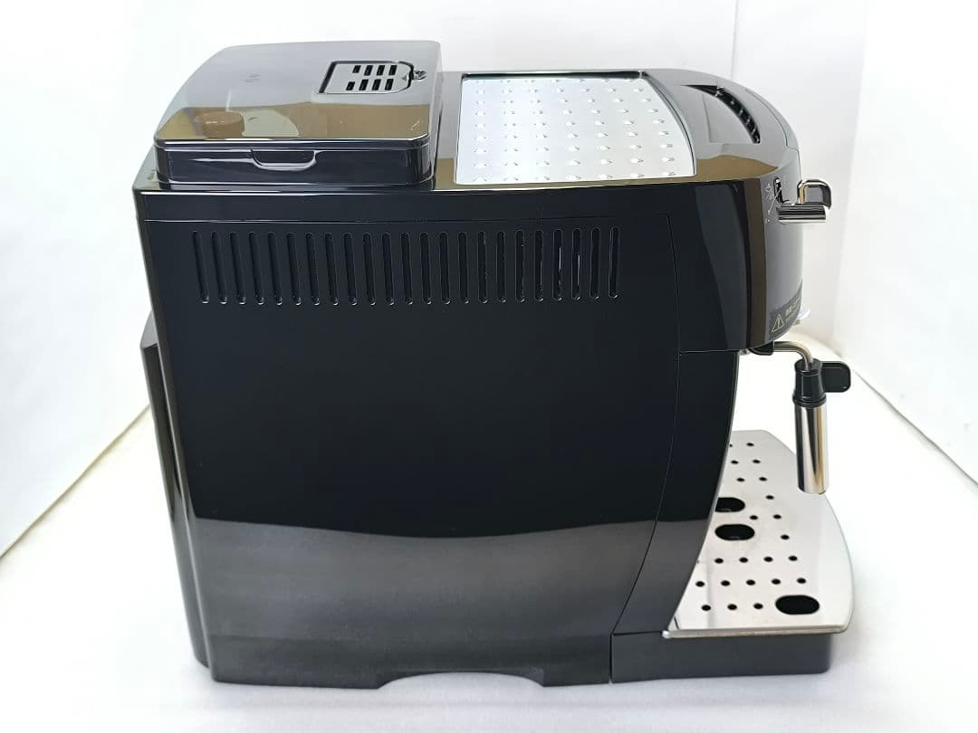 デロンギ　コンパクト全自動コーヒーマシンマグニフィカS ECAM22112B　4