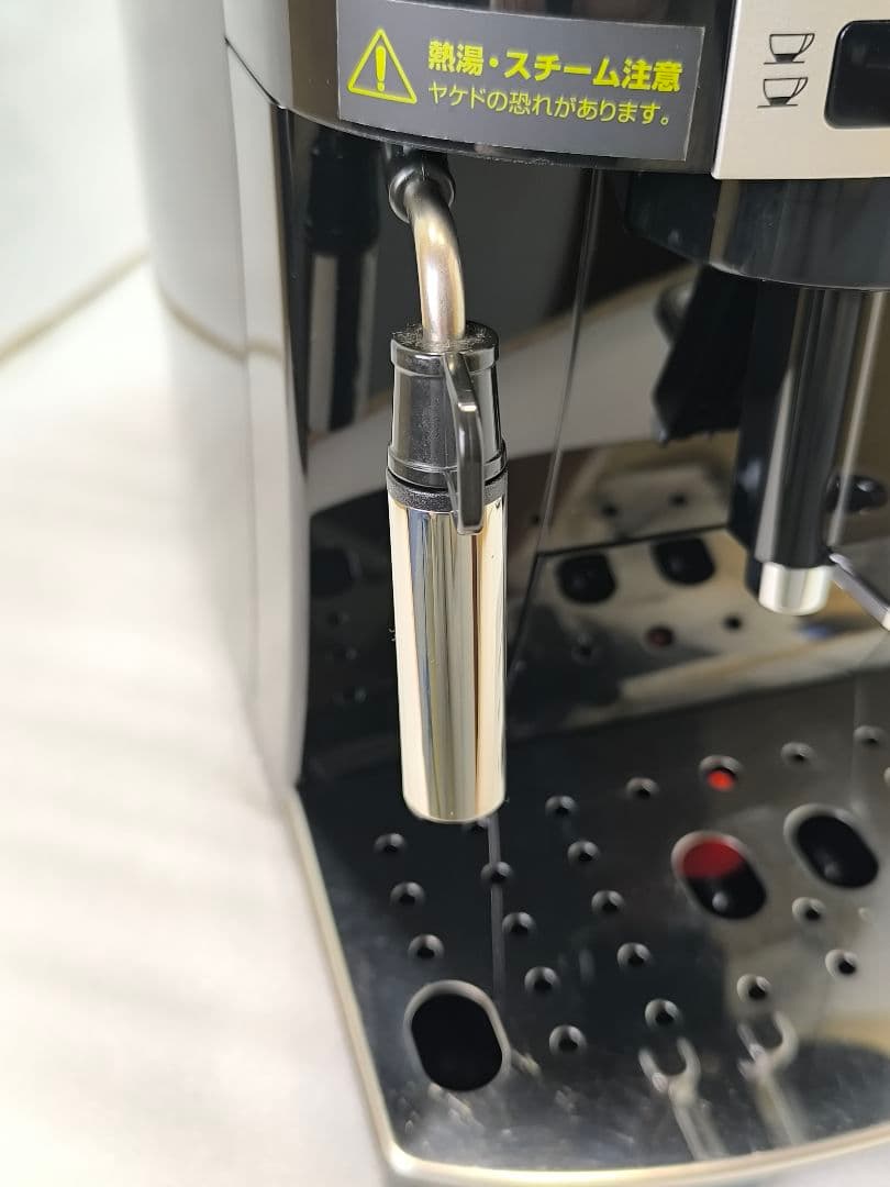 デロンギ　コンパクト全自動コーヒーマシンマグニフィカS ECAM22112B　4