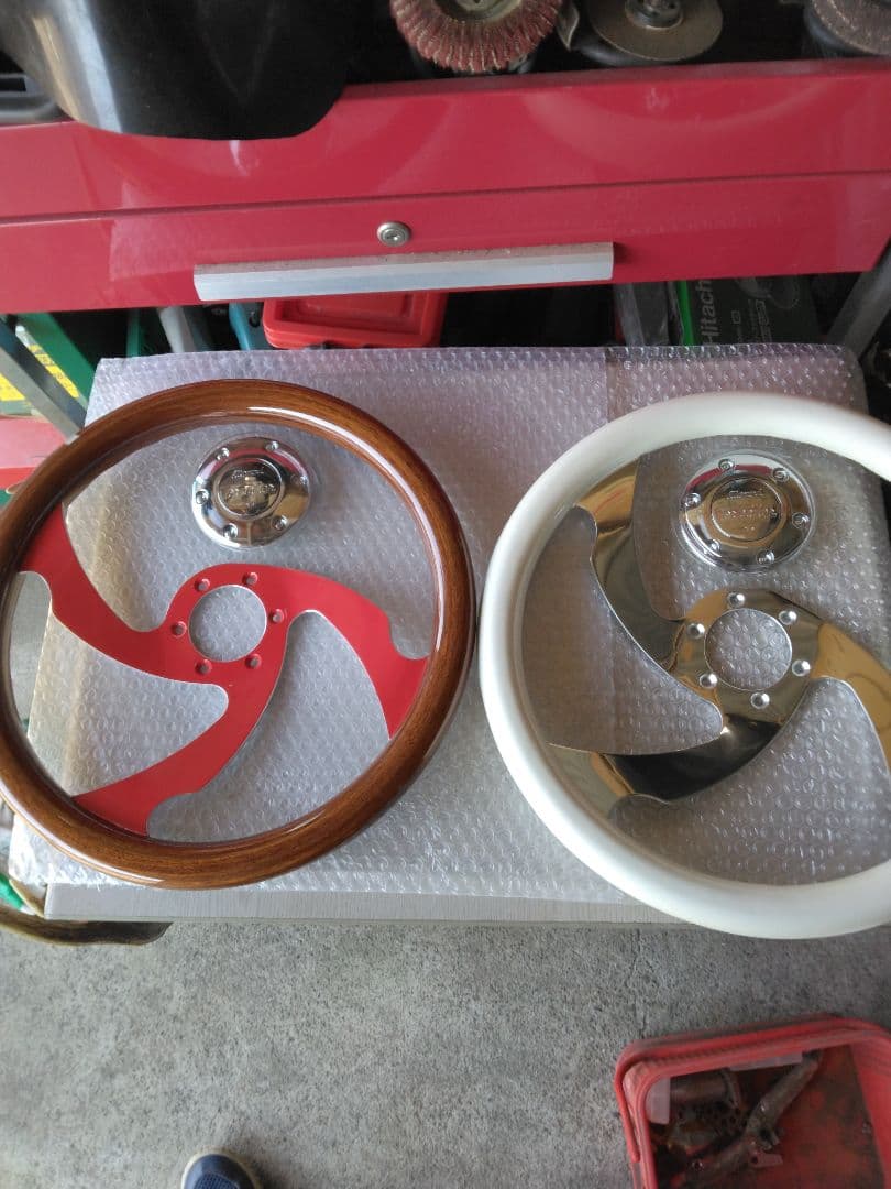 ホワイト ステアリング。ウッド ステアリングホイール 二本での販売