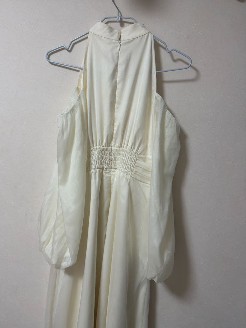 Open shoulder chiffon dress アイボリー