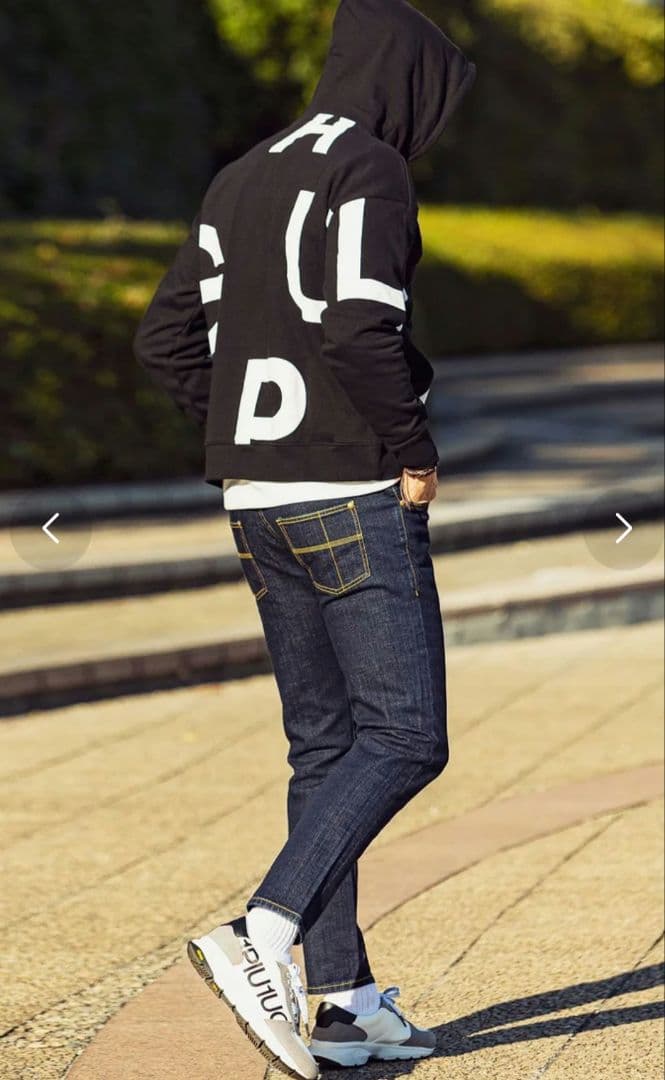 1PIU1UGUALE3 RELAX ランダムロゴプルオーバーパーカー XL