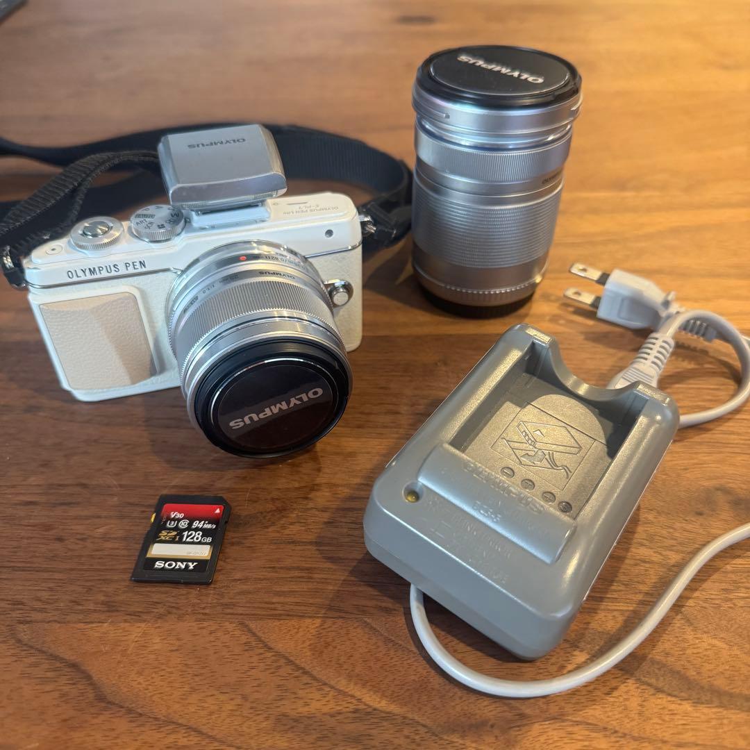 Olympus PEN ミラーレスカメラ ホワイト　単焦点レンズ付き