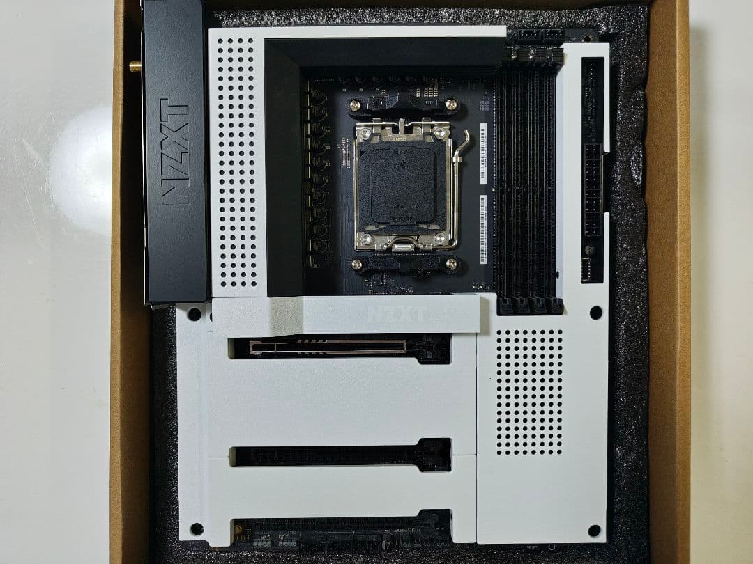 NZXT N7 B650E ATXマザーボード White 白