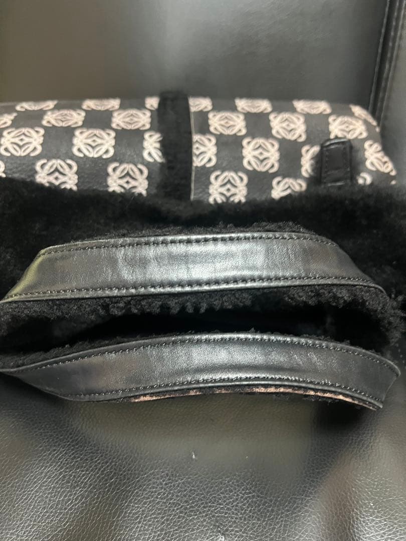loewe ロエベ ムートン レザー ハンドバッグ