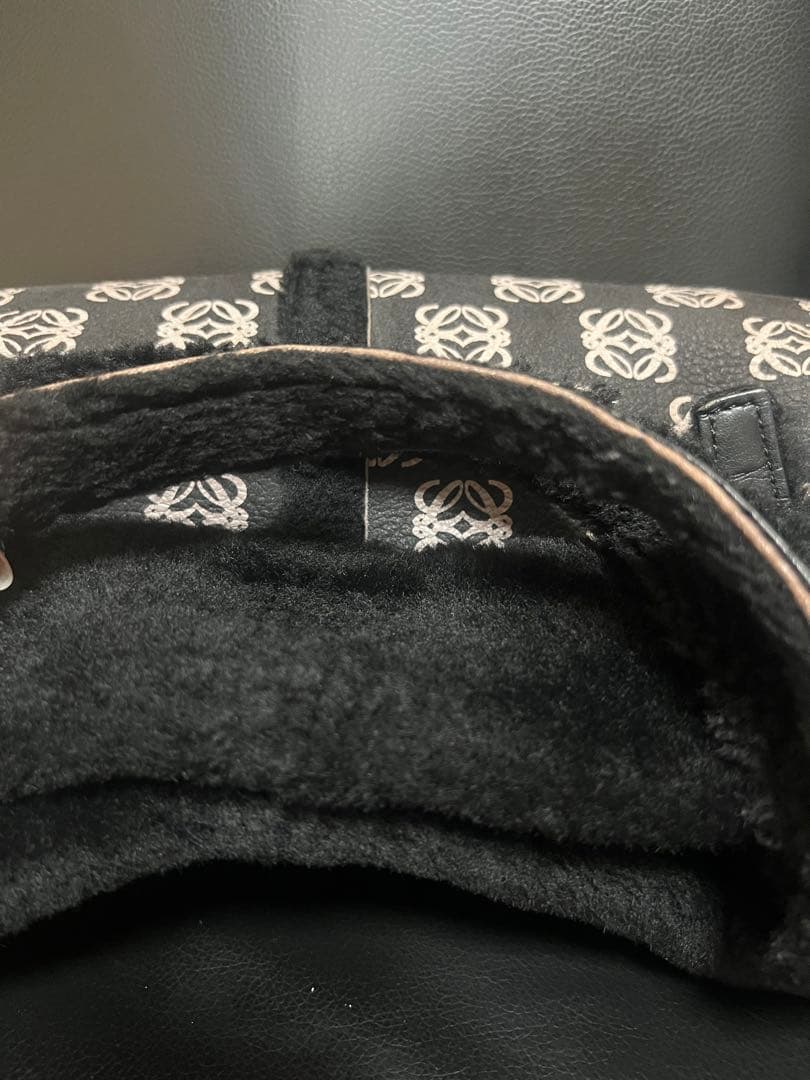 loewe ロエベ ムートン レザー ハンドバッグ