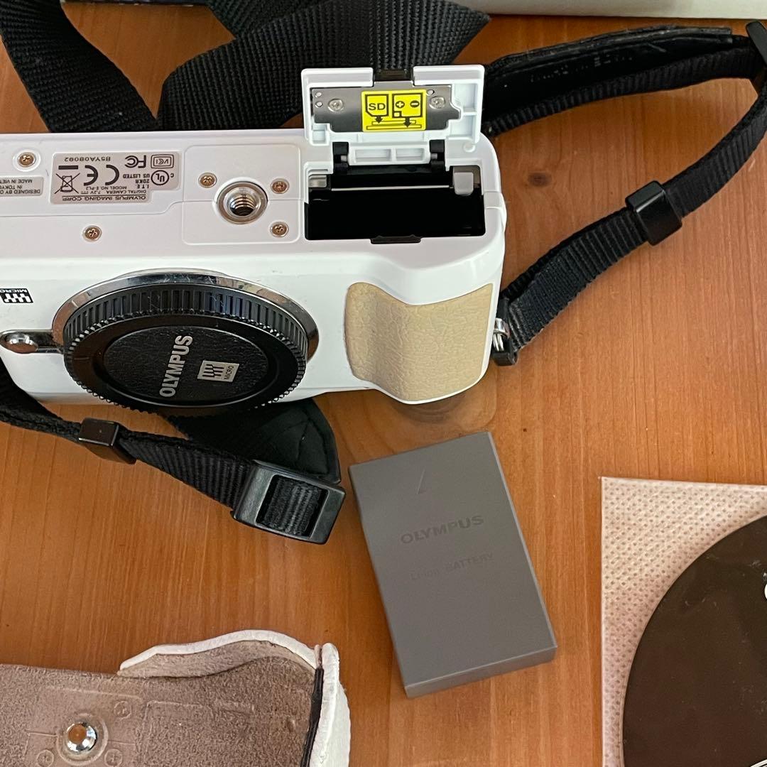 OLYMPUS PEN Lite E-PL2 本体と付属品
