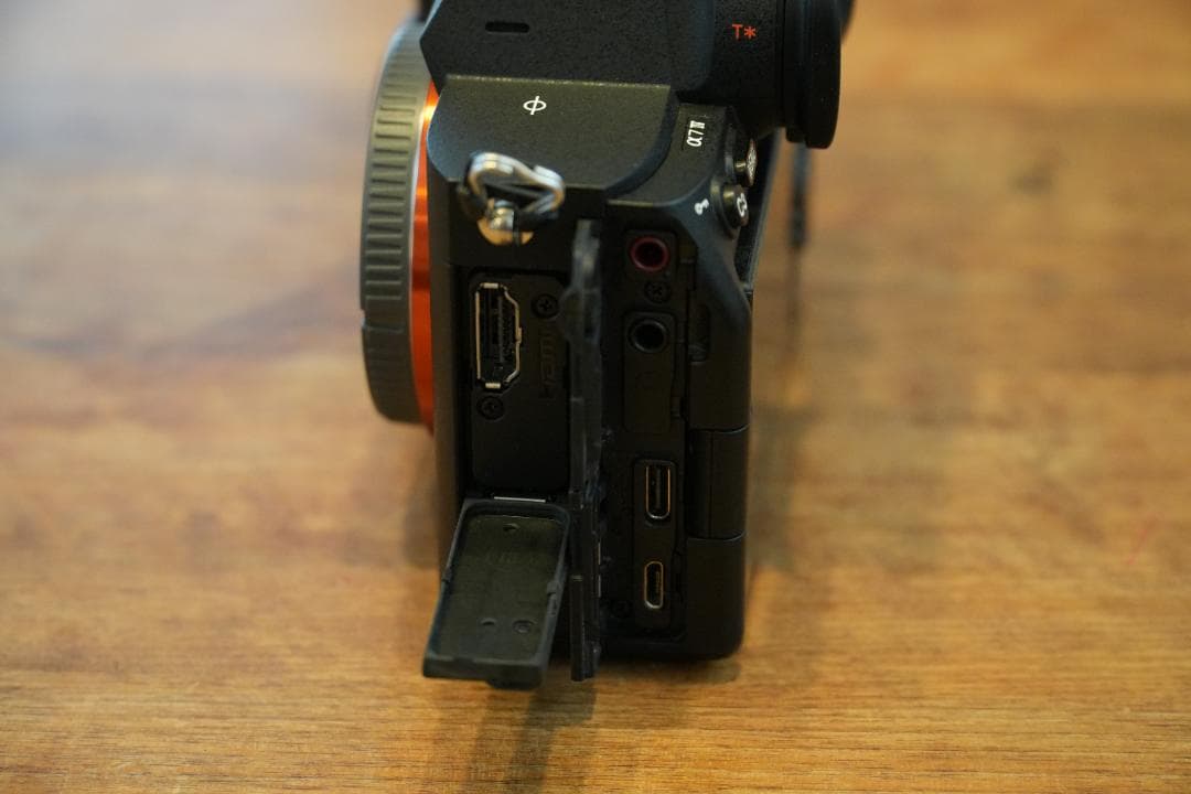 SONY α7 IV ミラーレスカメラ 本体と付属品