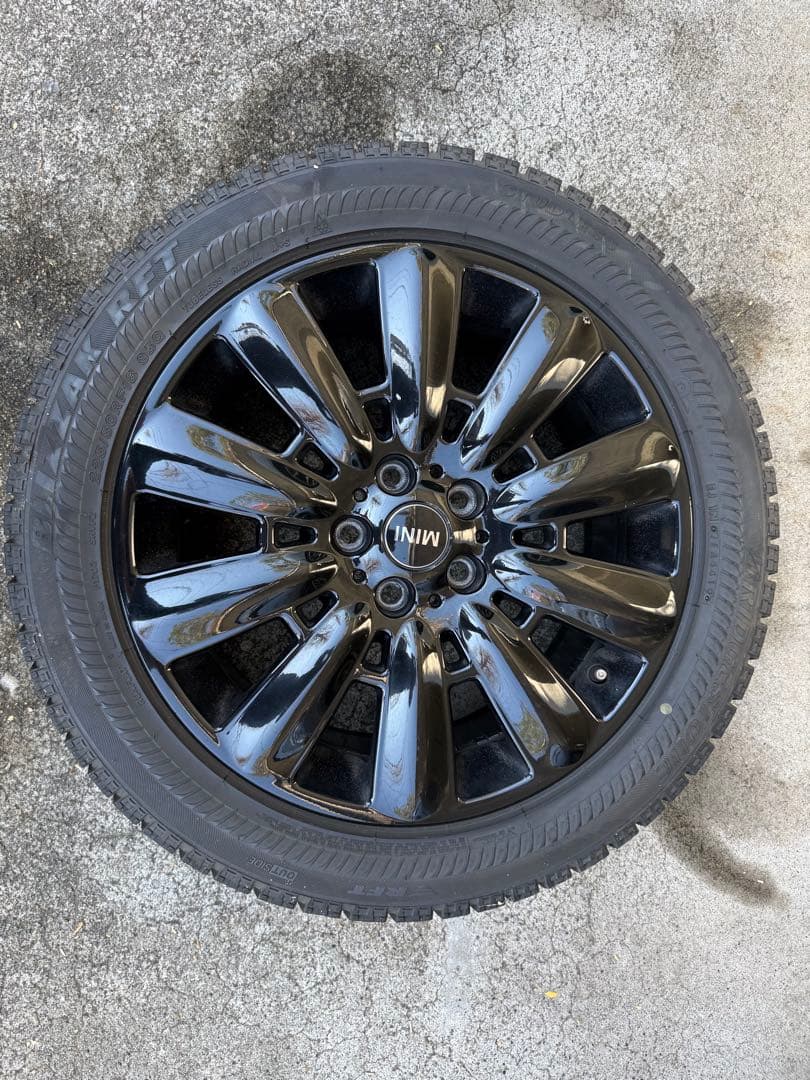 MINI 18インチ ブラックホイール BLIZZAKタイヤ