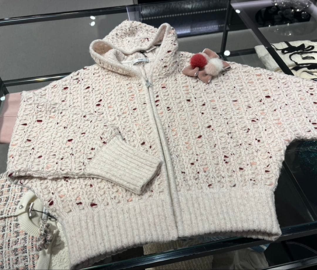 ルネ　2025秋冬ニットパーカー　リボンブローチ２個付　こんにちは様‼️