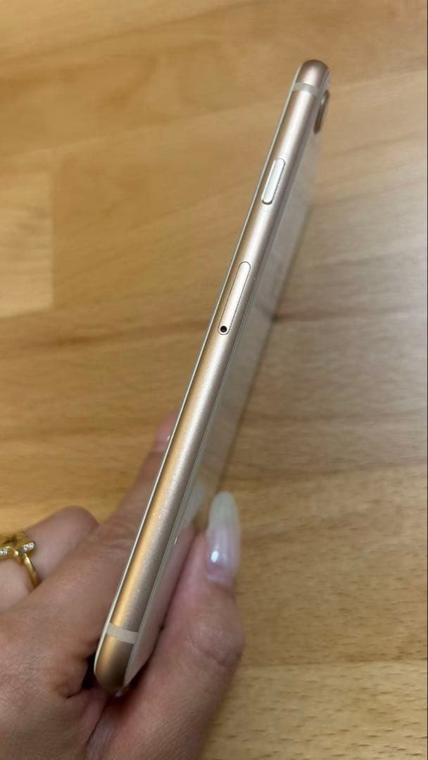 iPhone 8 美品 ゴールド