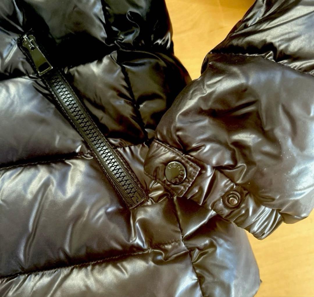 【正規品】Moncler ダウンジャケット フード付き　ブラック