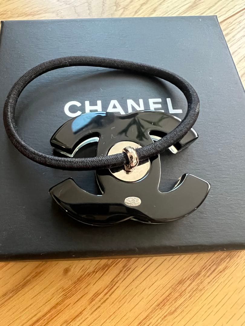 CHANEL ロゴ ヘアゴム ゴールド