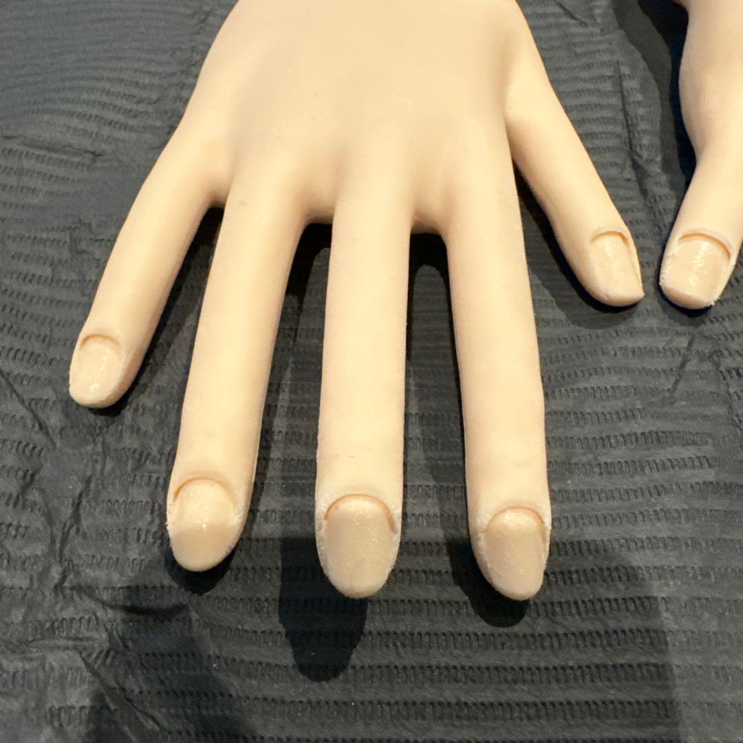 ネイリスト検定認定ハンド 右手人差し指骨折あり 認定チップ ケア用シール