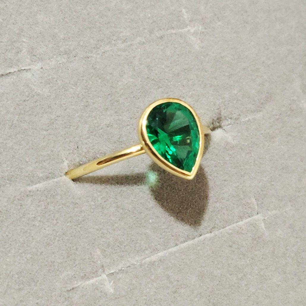 京セラ 18金YGクレサンベールエメラルドリング