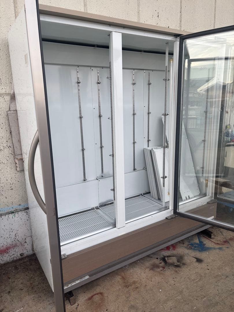 3扉冷蔵ショーケース　福島工業　中古品　棚付き 大型ショーケース