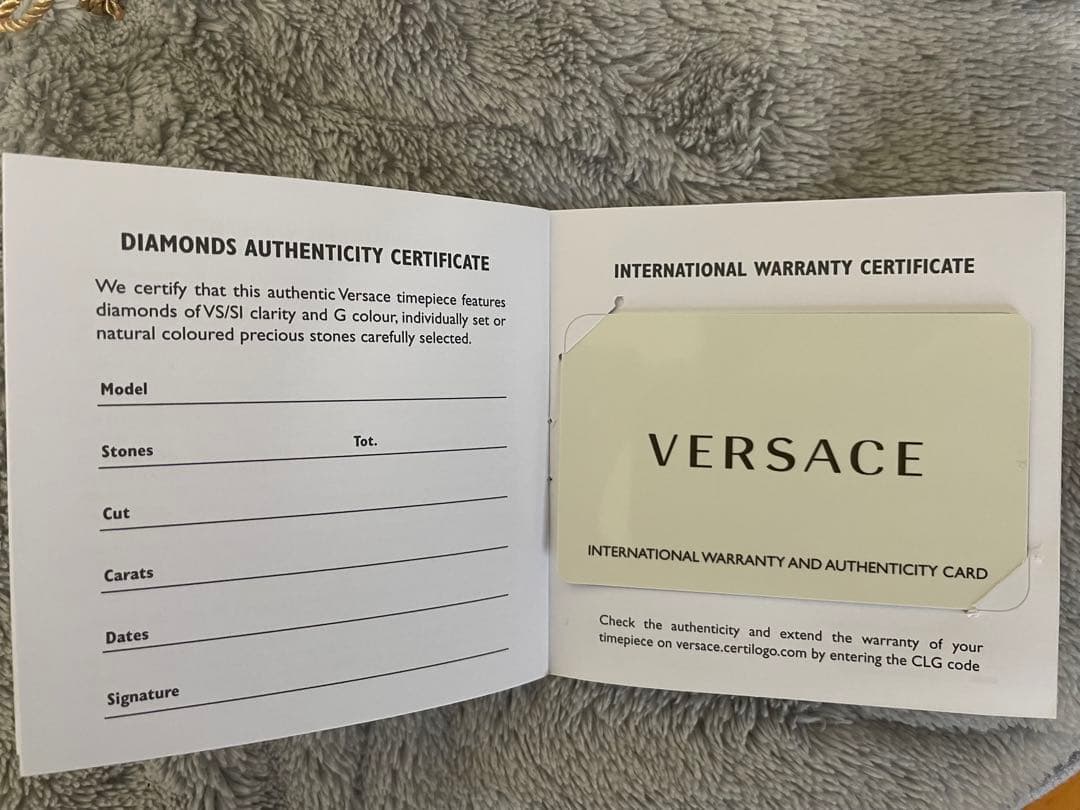 VERSACE ヴェルサーチェ　グレカドームクォーツ　ゴールド