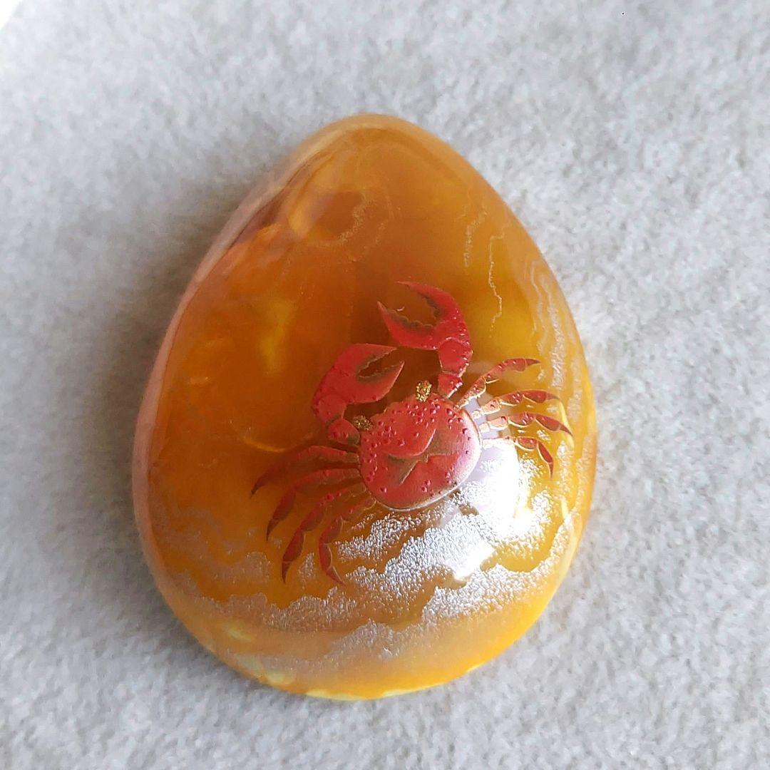 浜辺のカニさん　琥珀　ブローチ