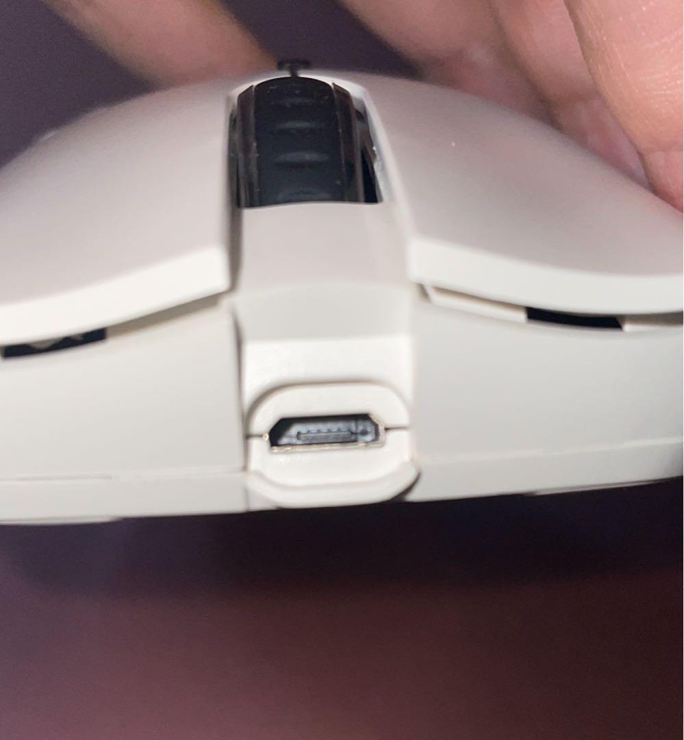 マウス差し込み口写真