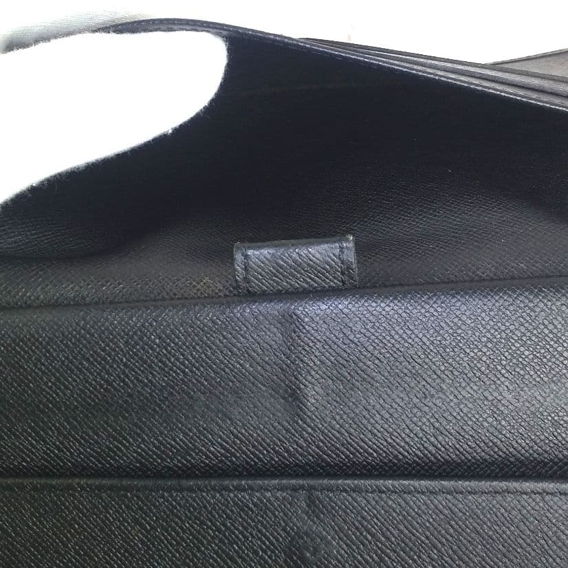 【セール価格】【美品】Louis Vuitton エピレザー ブラック長財布