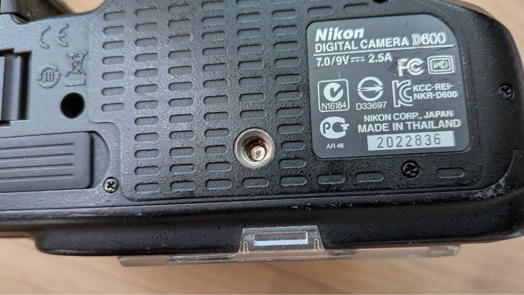 美品Nikon D600 ※新品ストラップのおまけつき