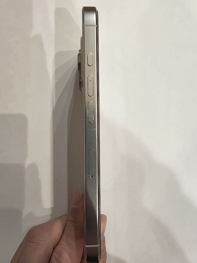 Apple iPhone 16 Pro 本体 ホワイトチタニウム