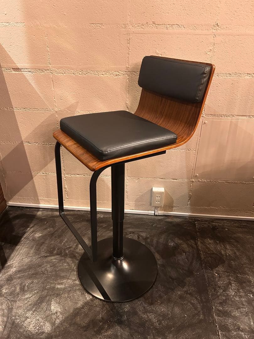 memi2さんモダン バースツール 背もたれ付き 高さ調整可能