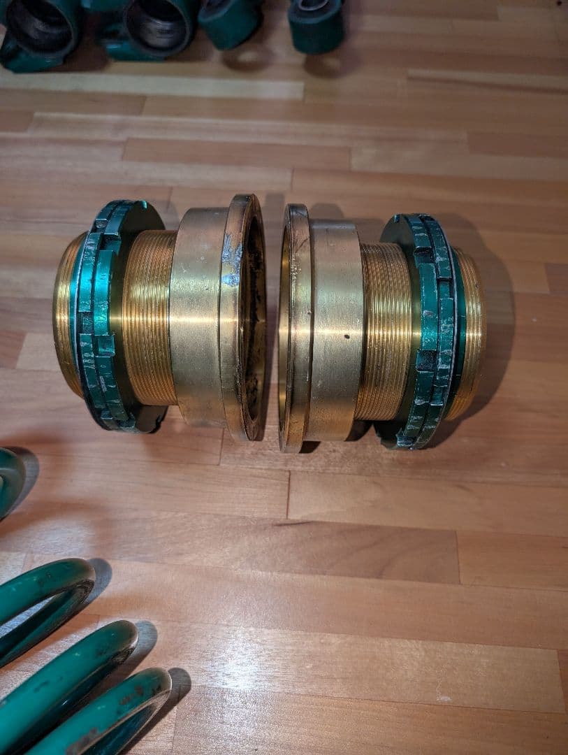 70ヴォクシー車高調　テイン