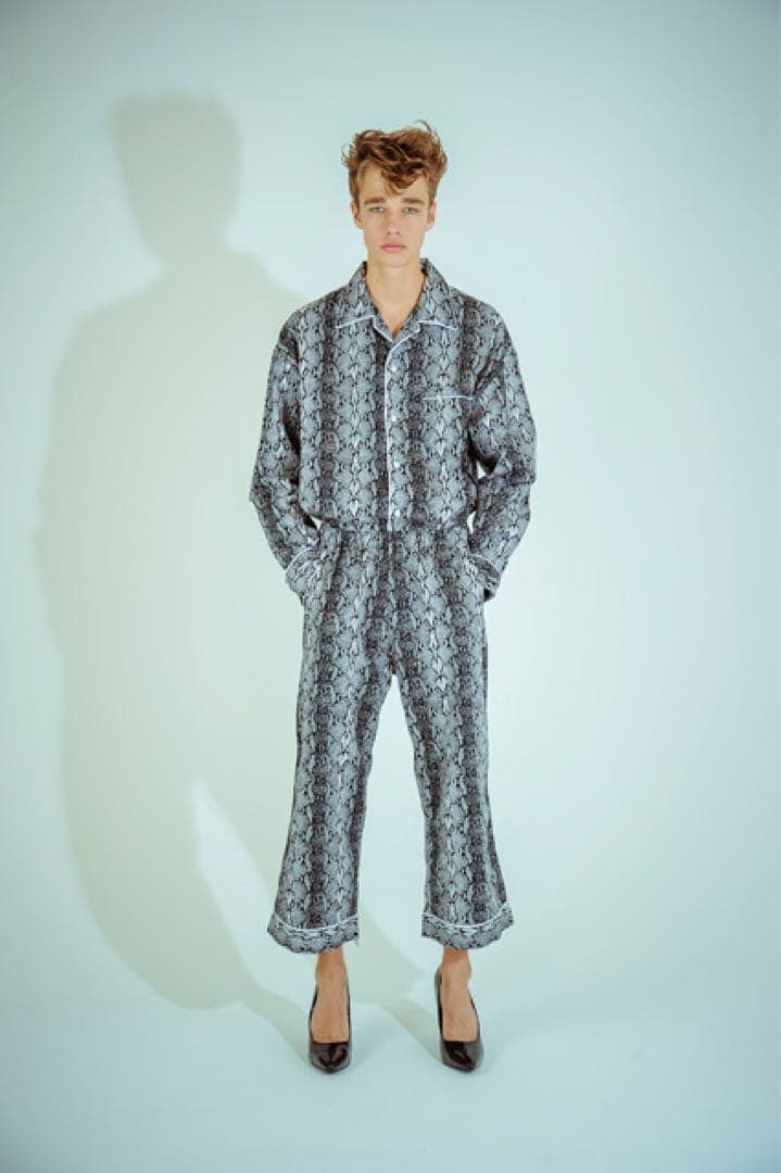 el conductor ヘビ柄長袖シャツセットアップ　値引き中