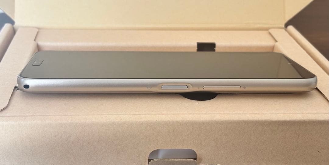 らくらくスマートフォンLite ゴールド