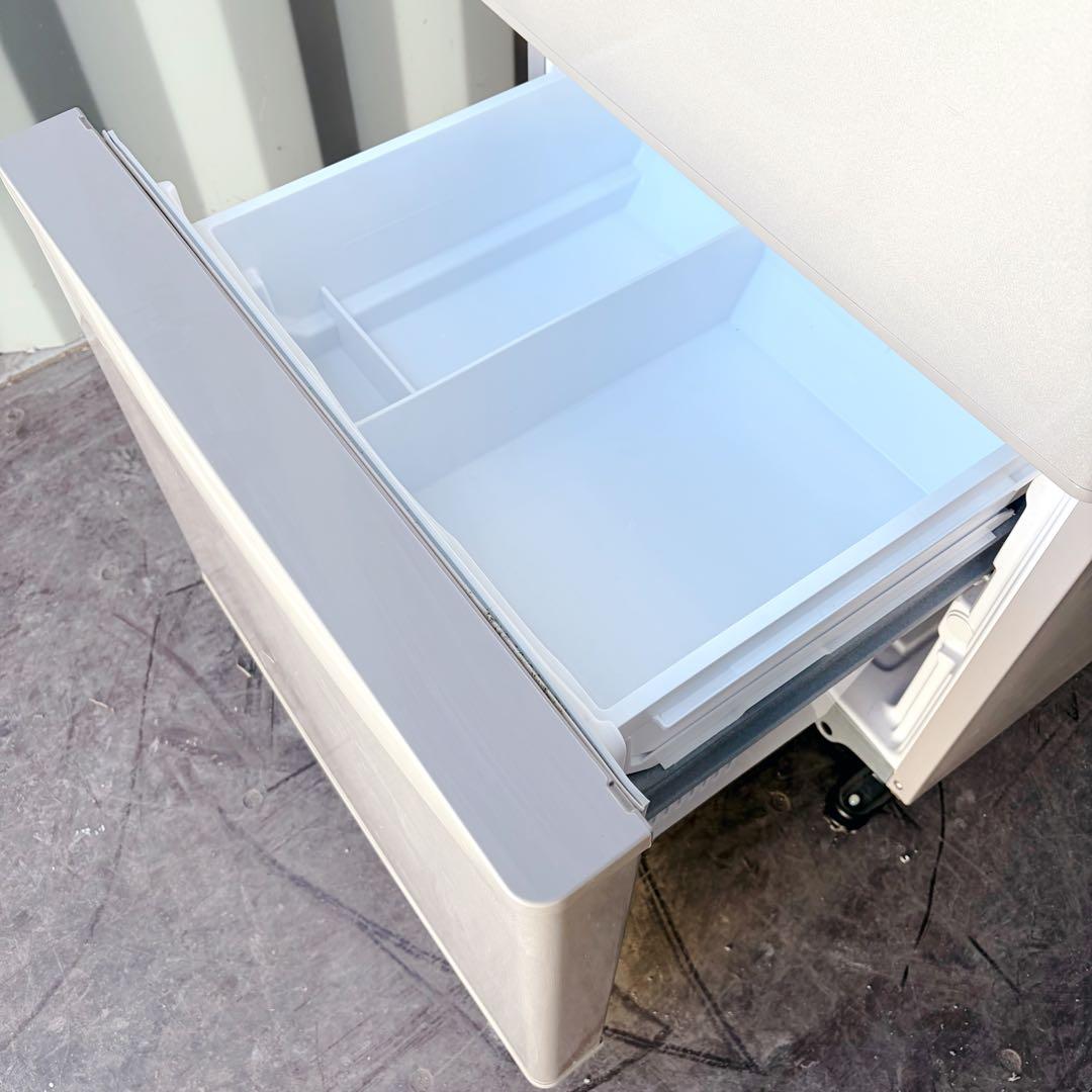 運搬取付無料！ライトブラウン純正HITACHI3ドアスリム冷蔵庫！完動品超美品！