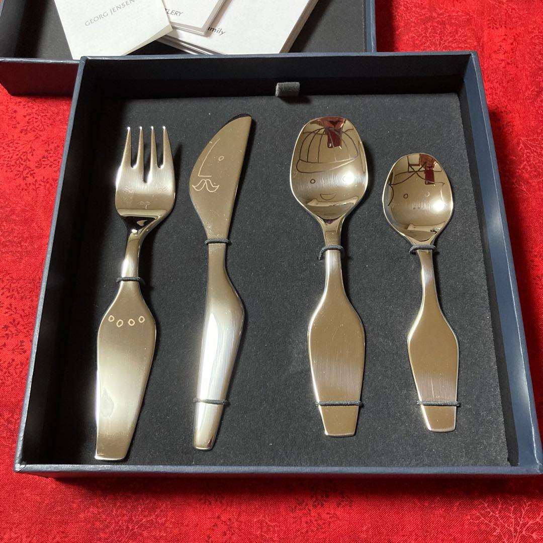 e  カトラリーセット The Twist Family