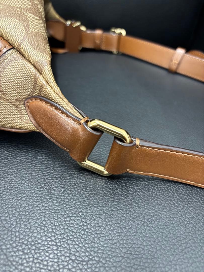 【美品】COACH ボディバッグ