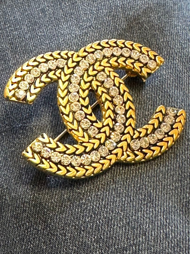 CHANEL CCロゴ ブローチ