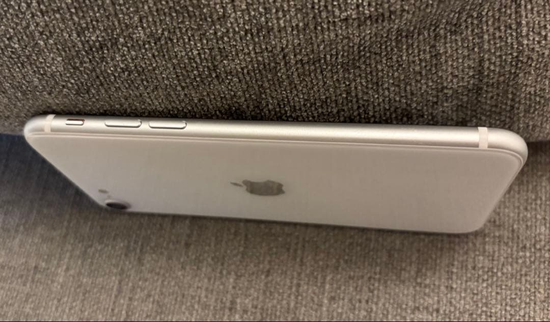 Apple iPhone SE第2世代128GBホワイト