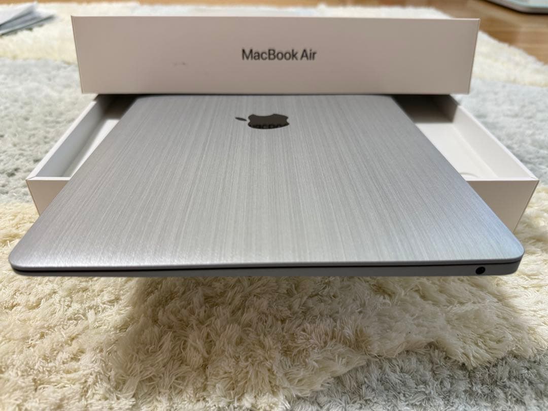 MacBook本体 Apple MacBook Air M1 16GB / 256GB