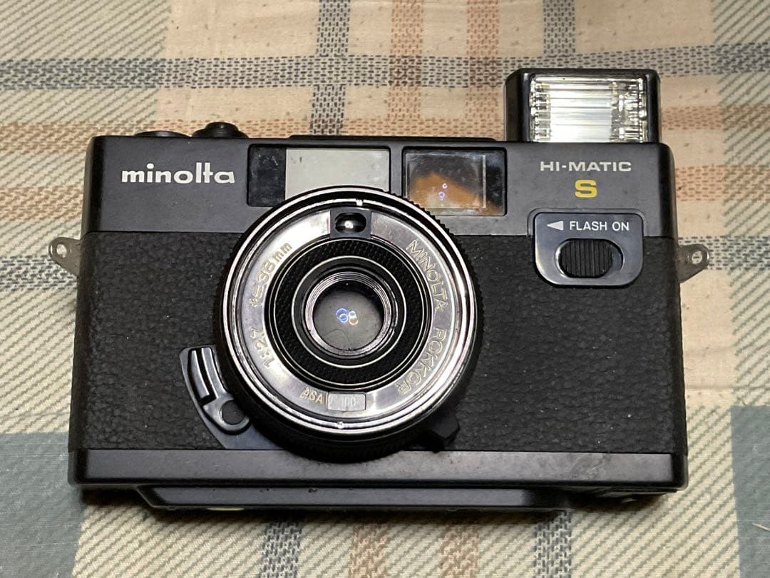 MINOLTA・HI-MATIC・S。ブラックボディ。【カバー付き、昭和レトロ】