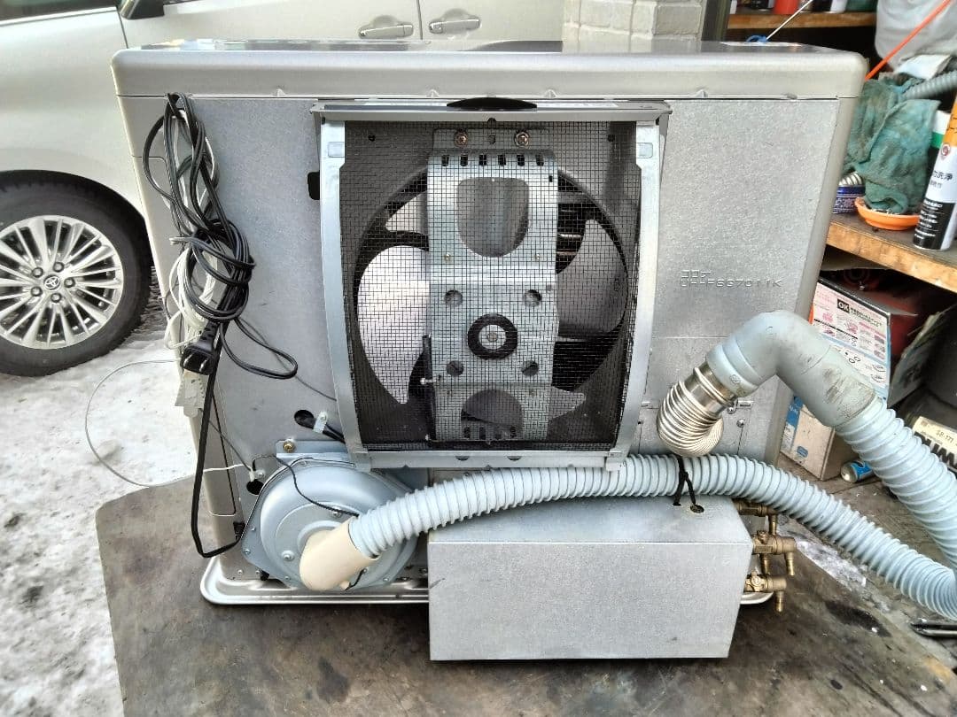 札幌発引き取り及び近郊配達限定出品コロナFF床暖対応石油ストーブ2013年式中古