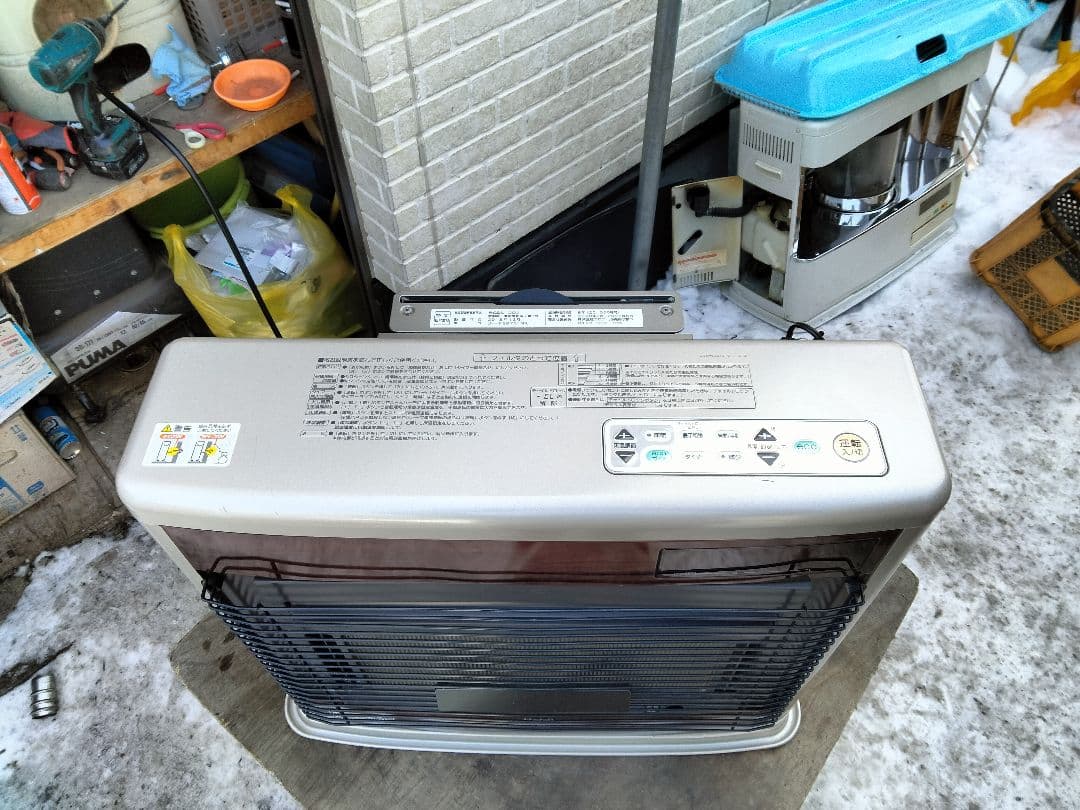 札幌発引き取り及び近郊配達限定出品コロナFF床暖対応石油ストーブ2013年式中古
