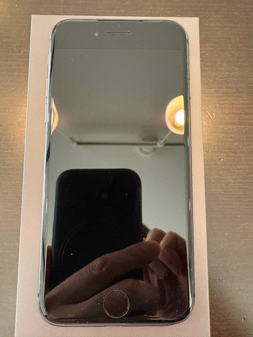 【モモ】iPhone8 64GB ブラック