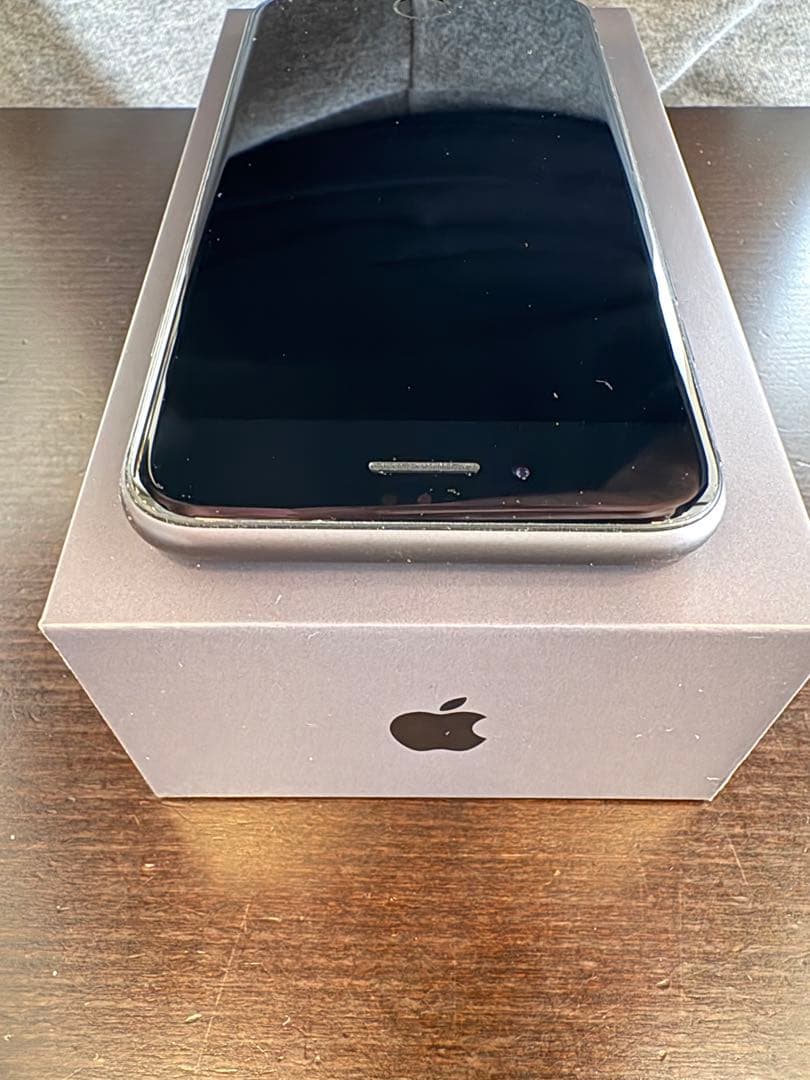 【モモ】iPhone8 64GB ブラック