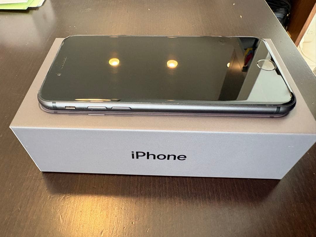 【モモ】iPhone8 64GB ブラック