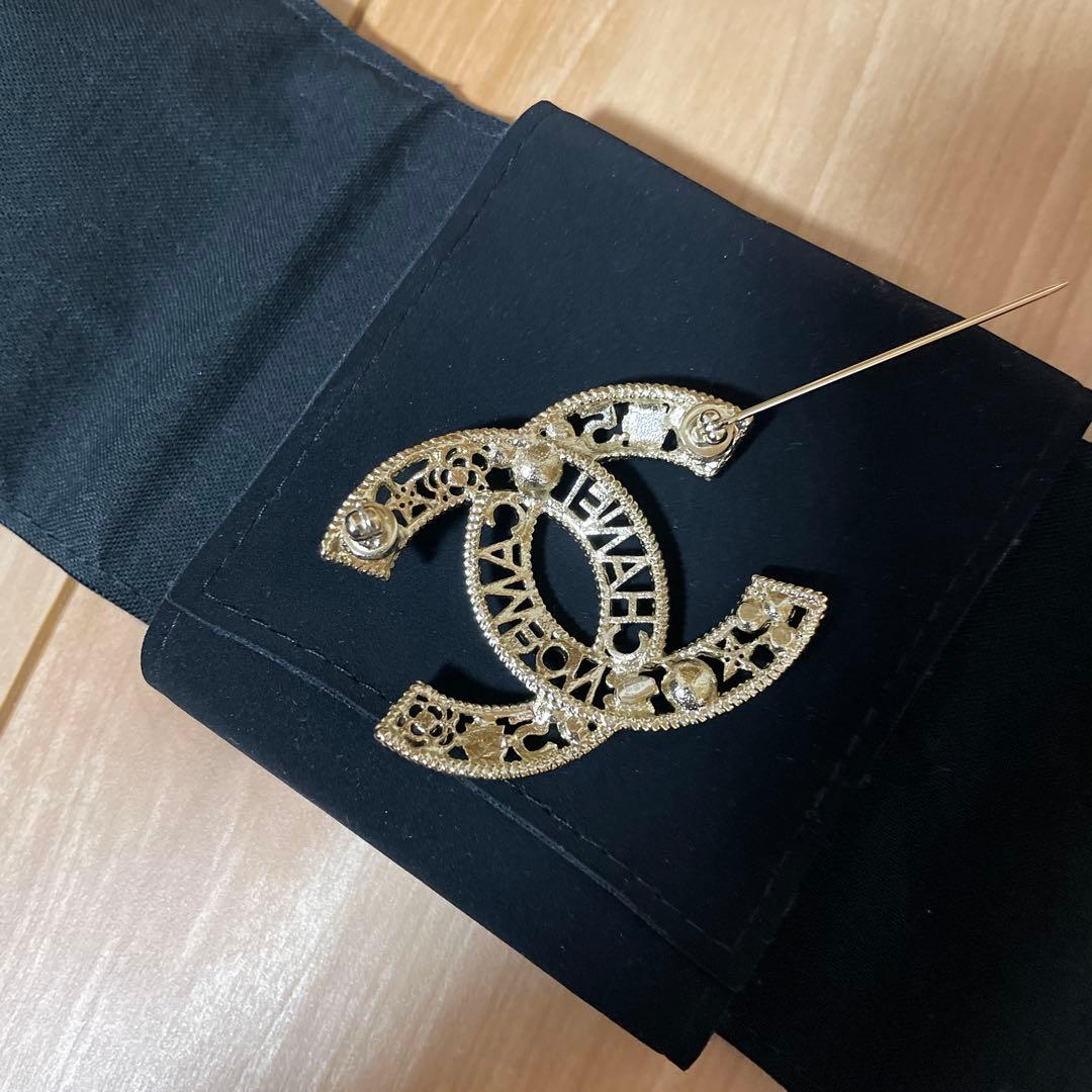 CHANEL ゴールドブローチ パール付き