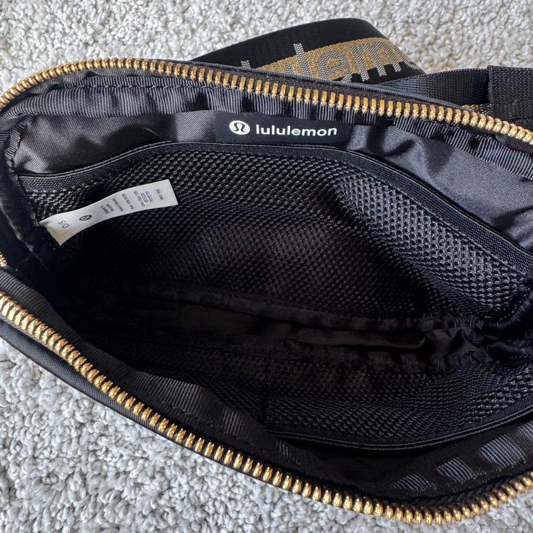 新品未使用✨レア！日本未発売 ルルレモン ロゴベルトバッグ 1L