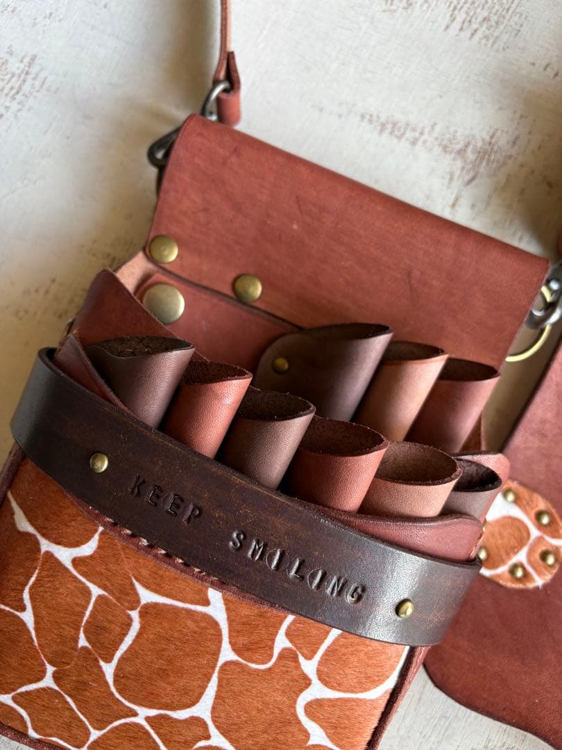 Pokomaru　手染めテラコッタ、ハラコジラフの大容量蓋付きシザーケース