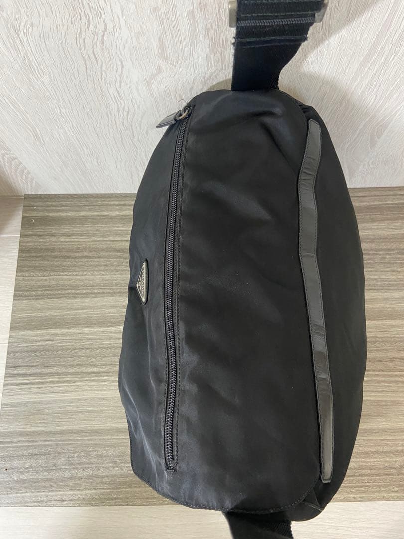 PRADA メッセンジャーバッグ　三角ロゴプレート　ナイロン　レザー　黒　大容量