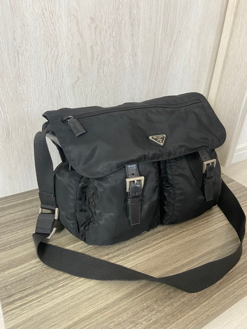PRADA メッセンジャーバッグ　三角ロゴプレート　ナイロン　レザー　黒　大容量